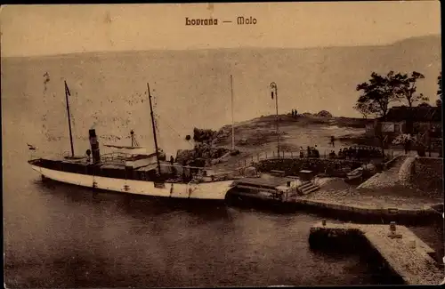Ak Lovran Laurana Kroatien, Hafenpartie mit Dampfer an der Anlegestelle
