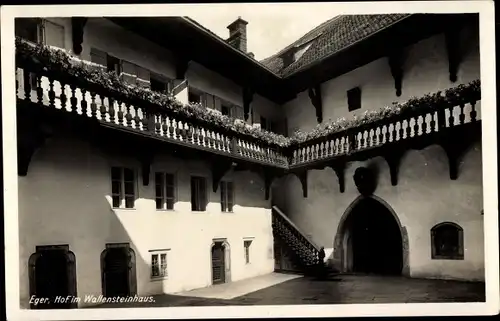 Ak Cheb Eger Reg. Karlsbad, Hof im Wallensteinhaus