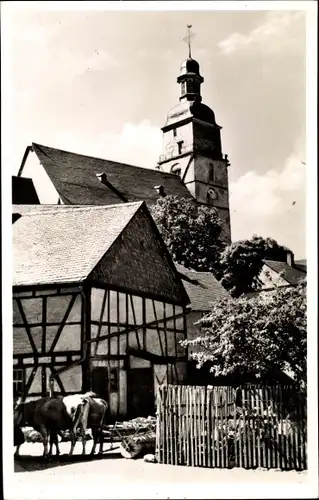 Ak Kirchberg im Hunsrück, Ansicht von Norden, Kühe, Kirchturm, Fachwerkhaus