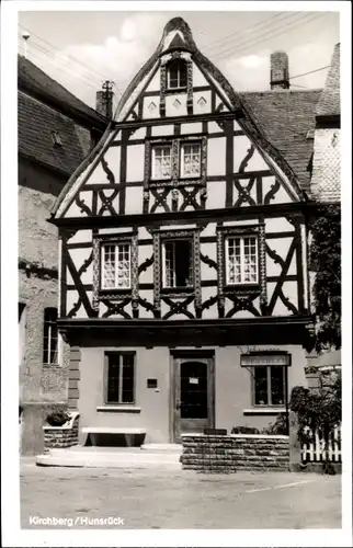 Ak Kirchberg im Hunsrück, Schwanen Apotheke am  Marktplatz, Fachwerkhaus