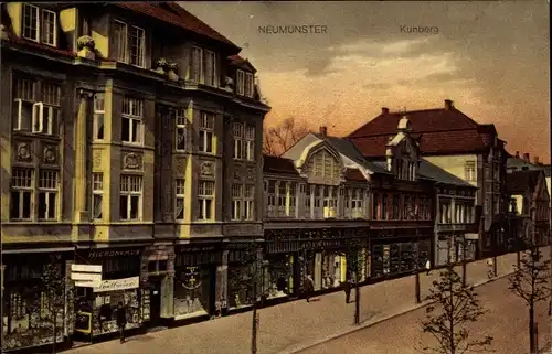 Ak Neumünster in Holstein, Kuhberg, Straßenpartie, Geschäfte