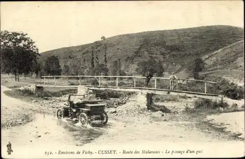 Ak Cusset Allier, Route de Malvaux, Passage d'un gué, Furt, Brücke