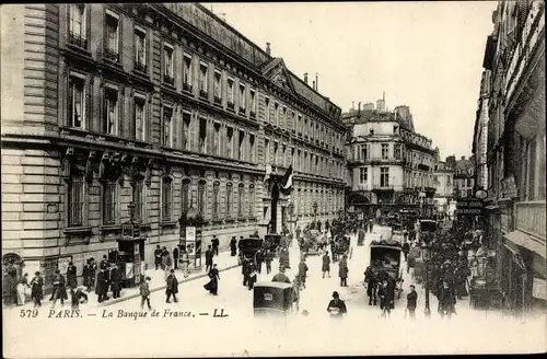 Ak Paris IV, Banque de Francce, belebte Straßenpartie