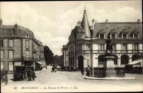 Ak Montargis Loiret, Banque de France, Place, Statue