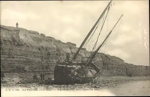 Ak Pas de Calais, La Pointe aux Oies, Schiff auf der Sandbank