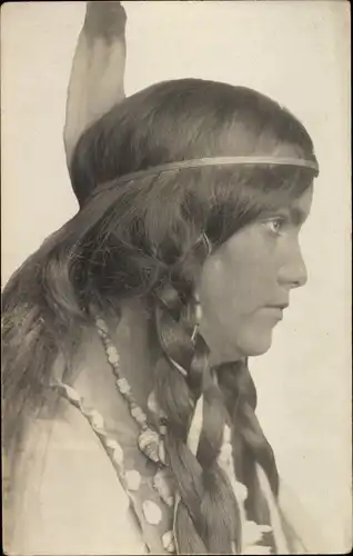Foto Ak Portrait einer Frau als Indianerin 1921, Wild West Schauspiel