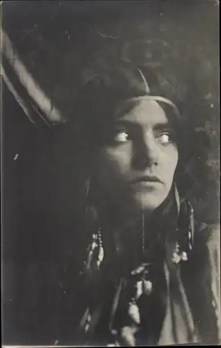 Foto Ak Portrait einer Frau als Indianerin, Wild West Schauspiel