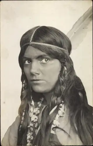 Foto Ak Portrait einer Frau als Indianerin, Wild West Schauspiel