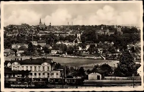 Ak Waldenburg Sachsen, Blick auf den Ort mit Bahnhof