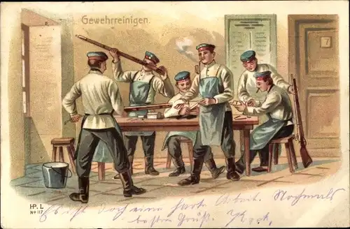 Ak Deutsche Soldaten in Uniformen beim Gewehrreinigen