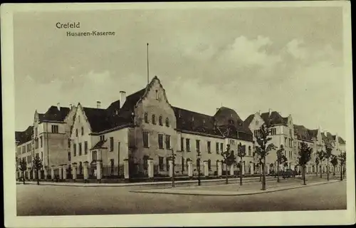 Ak Krefeld am Niederrhein, Partie an der Husaren Kaserne