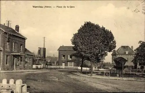 Ak Vervins Aisne, Place de la Gare