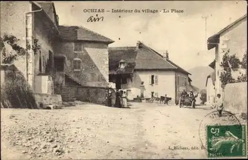 Ak Ochiaz Ain, Interieur du village, La Place