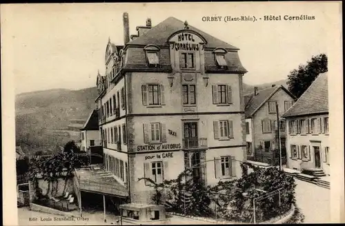 Ak Orbey Haut Rhin, Straßenpartie mit Blick auf das Hotel Cornelius