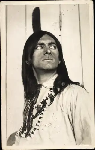 Foto Ak Mann als Indianer, Portrait, Wild West Schauspiel