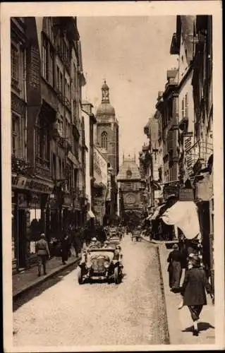 Ak Rouen Seine Maritime, Rue du Gros Horloge, Automobil