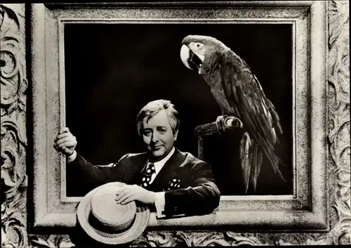 Ak Schauspieler Lutz Jahoda, Bild, Portrait, Papagei