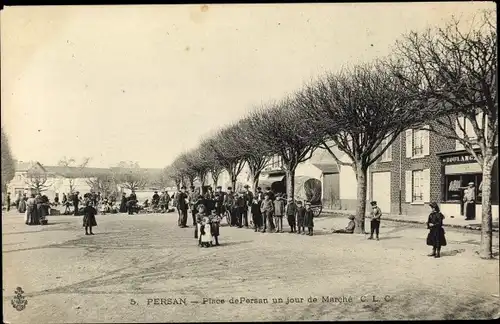 Ak Persan Val-d’Oise, La Place un jour de Marché