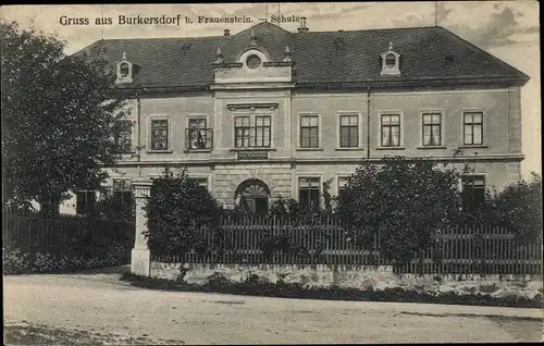 Ak Burkershof Frauenstein im Erzgebirge, Blick auf Schule, Straßenseite