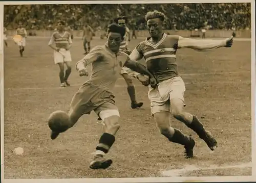 Foto Berlin Charlottenburg Westend, Fußballspiel Blau Weiss Berlin gegen Wien 1942, Lechner