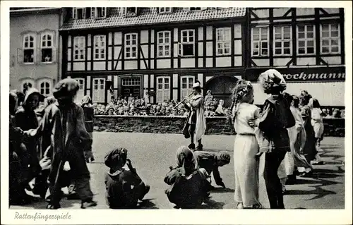 Ak Hameln in Niedersachsen, Rattenfängerspiele, Vorführung, Kinder tanzen zum Flötenspiel