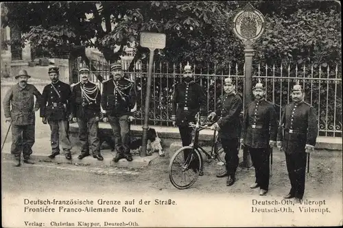 Ak Villerupt Meurthe et Moselle, Frontière Franco-Allemande, Gendarmes francais et allemands