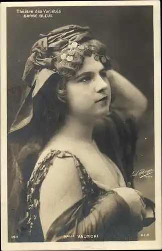 Ak Schauspielerin Madame Valmori, Portrait, Theatre des Varietes Barbe Bleue