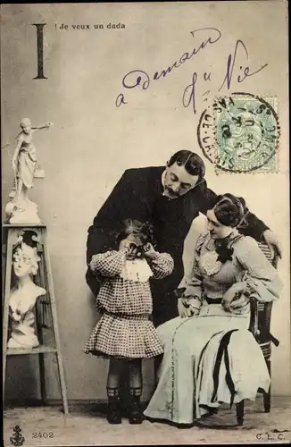 Ak Familienbild, Eltern, Weinendes Mädchen, I, Je veux un dada