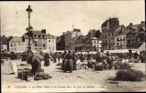 Ak Lisieux Calvados, La Place Thiers et la Grande Rue, Marche