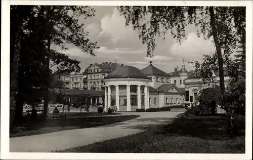 Ak Františkovy Lázně Franzensbad Reg. Karlsbad, Blick auf die Franzensquelle