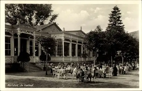 Ak Karlovy Vary Karlsbad Stadt, Im Posthof