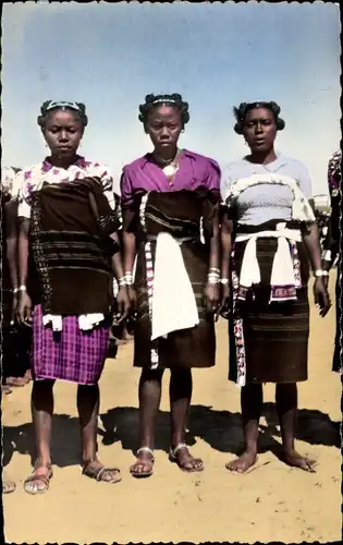 Ak Madagaskar, Femmes Antandroys, drei junge Frauen