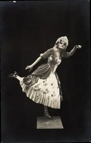 Foto Ak Portrait einer Frau, Tanz, Kleid, Hatty and Mac Deece
