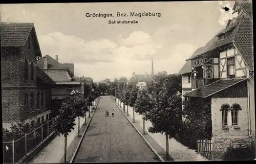 Ak Gröningen Kreis Börde, Blick in die Bahnhofstraße