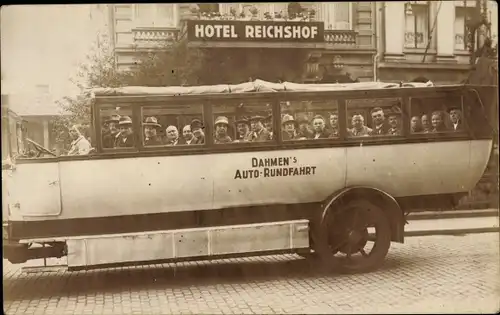 Foto Ak Bus der Dahmen's Auto Rundfahrt, Passagiere, Gruppenbild, Hotel Reichshof