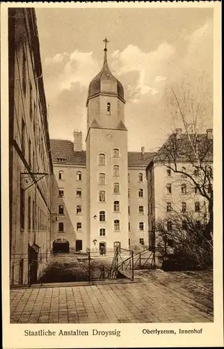 Ak Droyßig im Burgenlandkreis, Staatl. Anstalten, Oberlyzeum, Innenhof