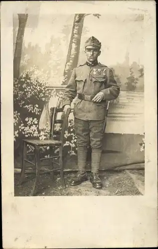 Foto Ak K. u. k. Soldat in Uniform, Orden, Gürtelschnalle