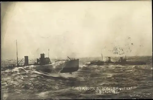 Foto Ak Torpedoboote bei schwerem Wetter in der Nordsee