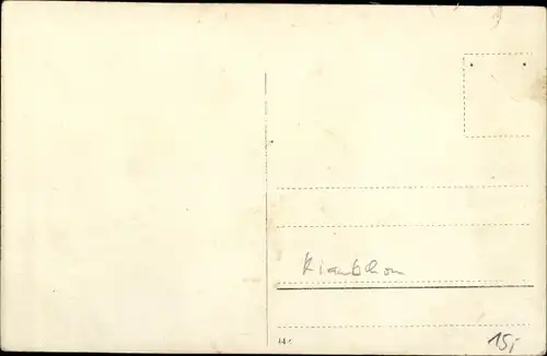 Foto Ak Gruppenbild mit Soldaten in Uniform vor einem Lazarett