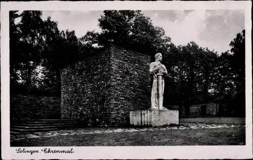 Ak Solingen in Nordrhein Westfalen, Blick zum Ehrenmal