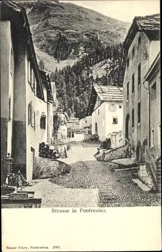 Ak Pontresina Kt. Graubünden Schweiz, Straßenpartie, Wohnhäuser, Bergpanorama