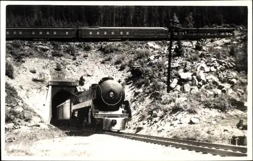 Foto Ak Kanadische Dampflokomotive, Ausfahrt aus Tunnel, St. Choix River Eisenbahn