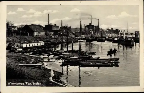 Ak Wittenberge an der Elbe, Hafenpartie, Boote, Ruderboot