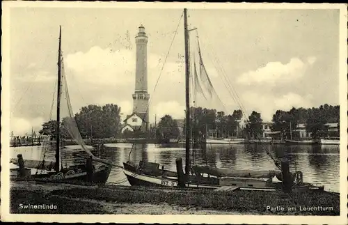 Ak Świnoujście Swinemünde Pommern, Partie am Leuchtturm, Segelboot