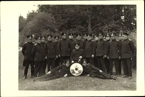 Foto Ak Polizisten in Uniform, Gruppenbild