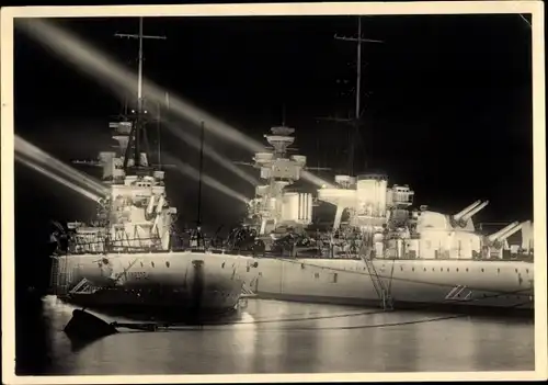 Ak Italienisches Kriegsschiff, R. Marina Italiana, Scheinwerfer
