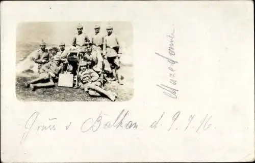 Foto Ak Deutsche Soldaten in Uniform, Mazedonien, Kriegsschauplatz auf dem Balkan 1916