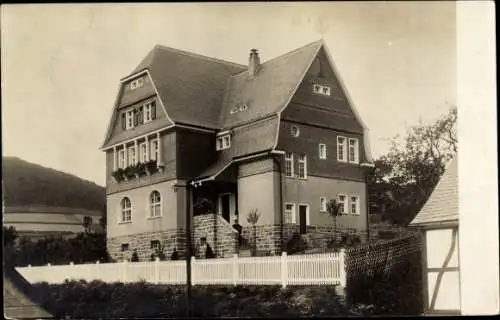 Foto Ak Dänemark ?, Villa, Wohnhaus, Villy B. Nielsen