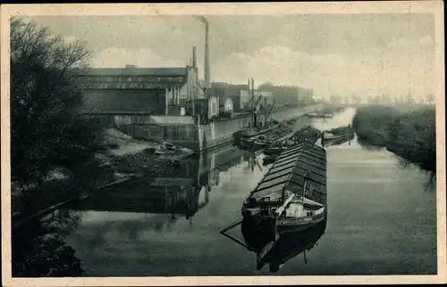 Ak Wittenberge in der Prignitz, Singer Nähmaschinen, Blick vom Singerhafen, Binnenschiffe