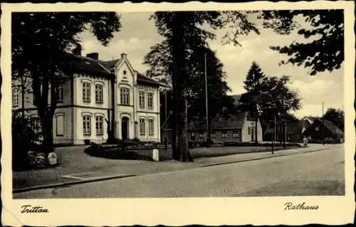 Ak Trittau in Schleswig Holstein, Straßenpartie mit Blick auf das Rathaus